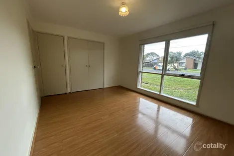 Property photo of 33 Daphne Crescent Werribee VIC 3030