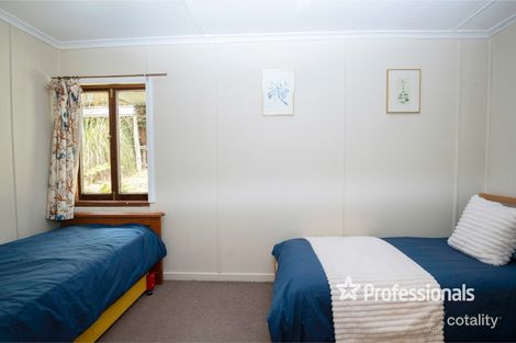 Property photo of 4 Acacia Court McMahons Creek VIC 3799