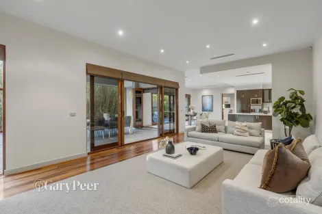 Property photo of 30 Langdon Road Caulfield North VIC 3161