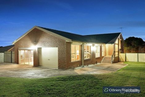 Property photo of 17 Cunningham Drive Endeavour Hills VIC 3802