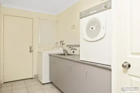 Property photo of 39 Harris Crescent Norman Gardens QLD 4701