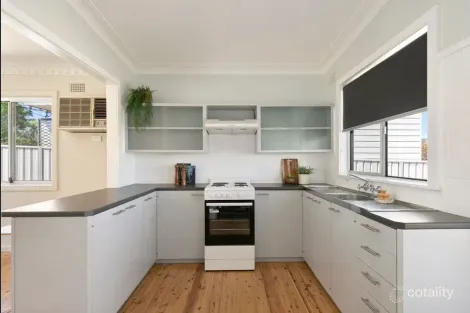 Property photo of 10 Conmurra Circuit Shortland NSW 2307