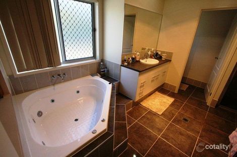 Property photo of 33 Phillip Crescent Barellan Point QLD 4306
