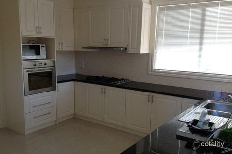 Property photo of 2/18 The Outlook Glen Waverley VIC 3150