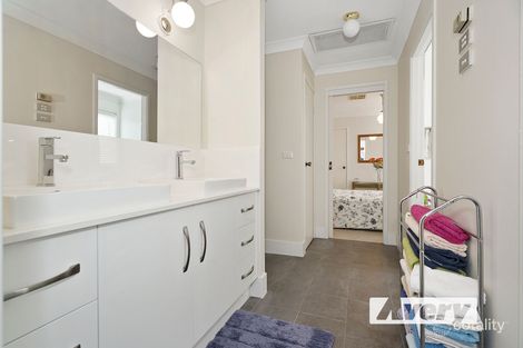 Property photo of 41 Carlisle Row Fishing Point NSW 2283