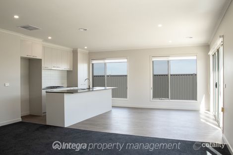 Property photo of 32 McLeod Crescent Lucas VIC 3350