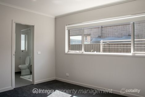 Property photo of 32 McLeod Crescent Lucas VIC 3350