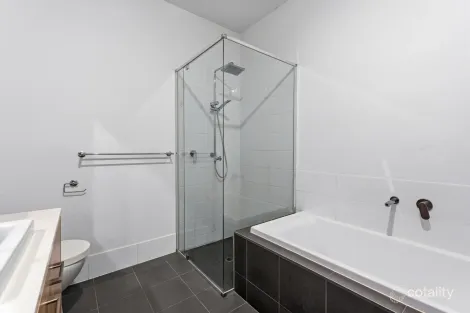 Property photo of 64 Buchanan Drive Woodforde SA 5072