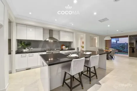 Property photo of 1 Cunningham Parade Keysborough VIC 3173