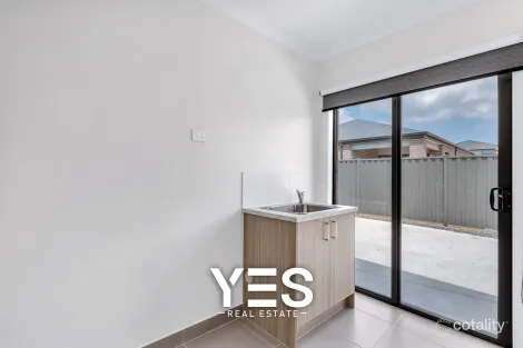 Property photo of 6 Bonifacio Road Clyde VIC 3978