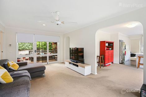 Property photo of 10 St Ives Court Croydon Hills VIC 3136