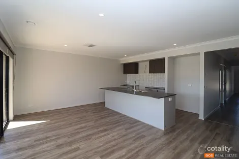 Property photo of 5 Calvante Way Tarneit VIC 3029