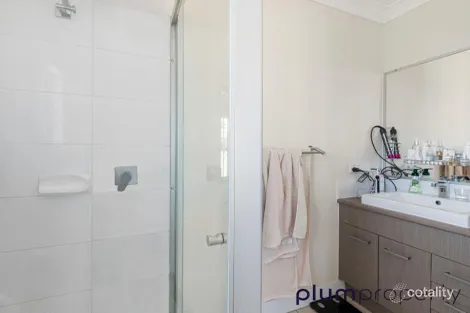 Property photo of 2 Asher Place Moggill QLD 4070