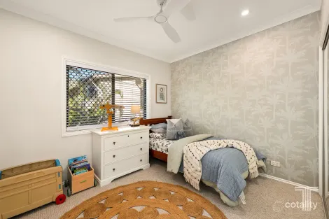 Property photo of 18 Pembridge Place Carindale QLD 4152