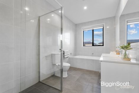 Property photo of 26 Risdon Drive Notting Hill VIC 3168