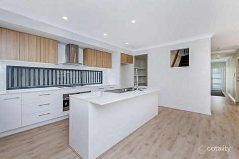 Property photo of 10 Arundel Springs Avenue Arundel QLD 4214