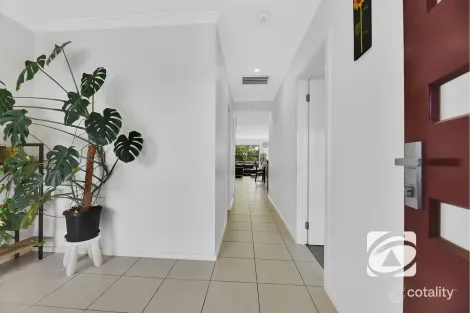 Property photo of 2 Dexter Crescent Clyde North VIC 3978