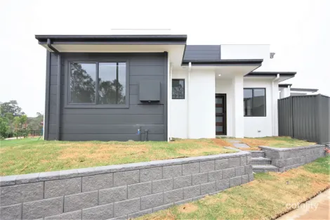 104a Poulton Tce, Campbelltown, NSW 2560