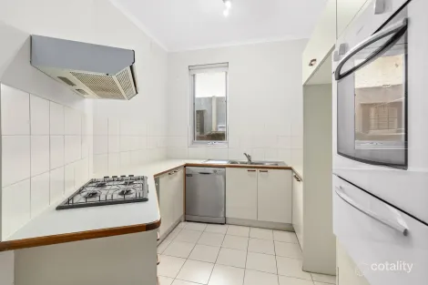 Property photo of 4/39 Marine Parade St Kilda VIC 3182