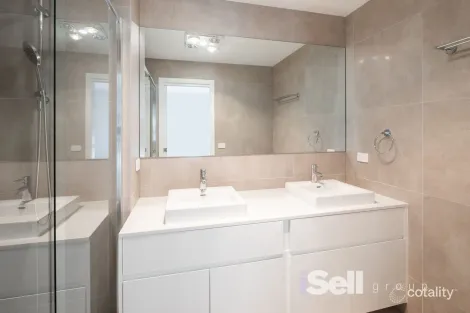 Property photo of 13 Sullivans Walk Keysborough VIC 3173