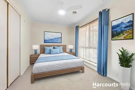 Property photo of 2/8 Monteith Crescent Endeavour Hills VIC 3802