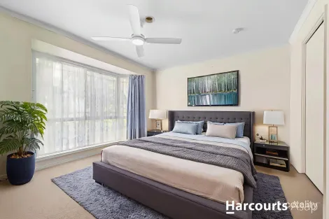 Property photo of 2/8 Monteith Crescent Endeavour Hills VIC 3802