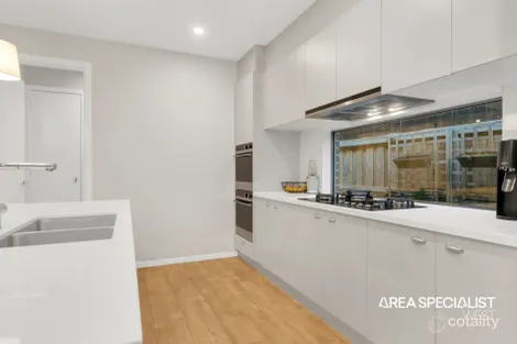 Property photo of 24 Dalveen Drive Fraser Rise VIC 3336