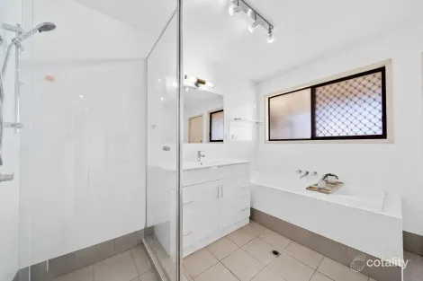 Property photo of 40 Harding Boulevard Mount Warren Park QLD 4207