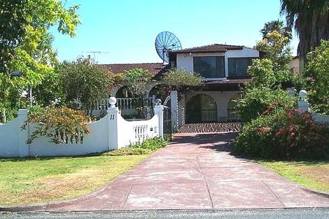 11 Warragoon Cres, Attadale, WA 6156