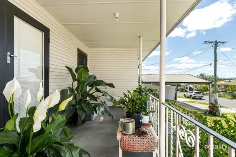 6 Edwards St, Eastern Heights, QLD 4305