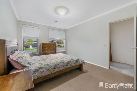 Property photo of 8 Chaucer Crescent Truganina VIC 3029