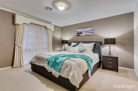 Property photo of 15 Tucker Place Caroline Springs VIC 3023