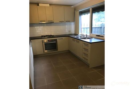 Property photo of 27 Lamont Crescent Cranbourne VIC 3977
