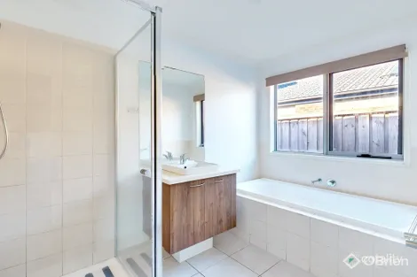 Property photo of 64 Mickleham Drive Cranbourne North VIC 3977