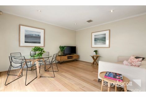 Property photo of 2 Taroona Place Port Melbourne VIC 3207