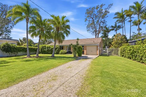 Property photo of 8 Taylor Close Emerald Beach NSW 2456