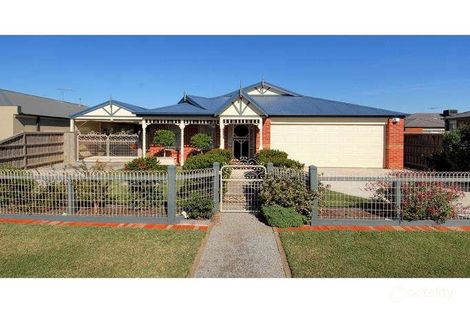 Property photo of 20 Illawarra Circuit Taylors Hill VIC 3037