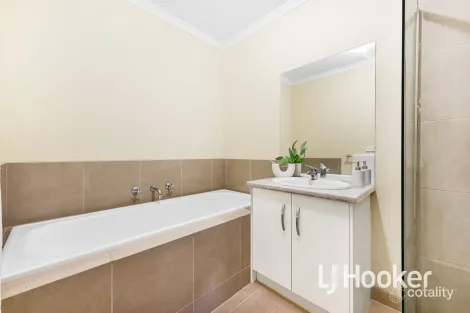 Property photo of 3/30 Bride Avenue Hampton Park VIC 3976