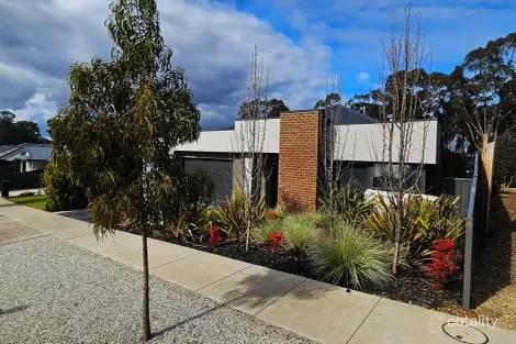 Property photo of 17 Grand View Drive McKenzie Hill VIC 3451
