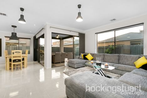 Property photo of 32 Heatherbell Avenue Point Cook VIC 3030