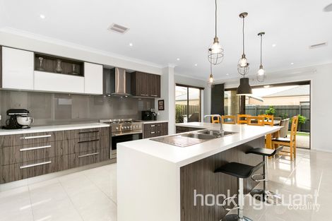 Property photo of 32 Heatherbell Avenue Point Cook VIC 3030