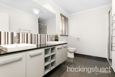 Property photo of 32 Heatherbell Avenue Point Cook VIC 3030