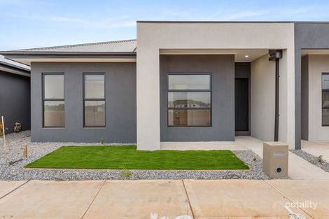 8 Centralpark Walk, Strathtulloh, VIC 3338