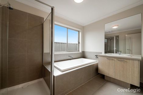 Property photo of 4 Easter Way Cranbourne East VIC 3977