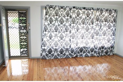 Property photo of 10 Waratah Crescent Macquarie Fields NSW 2564