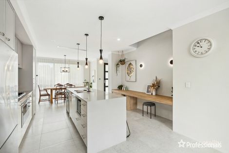 Property photo of 5 Auburn Lane Forrestfield WA 6058