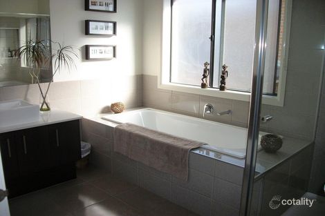 Property photo of 104 Evans Drive Croydon VIC 3136