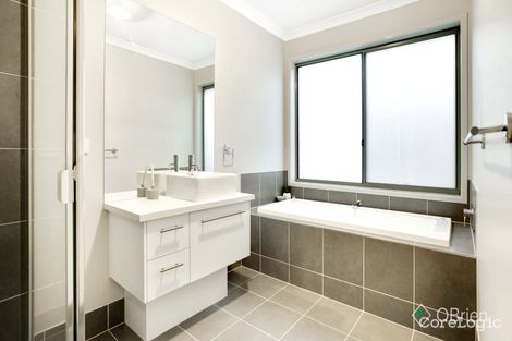 Property photo of 3 Hill Farm Drive Clyde VIC 3978