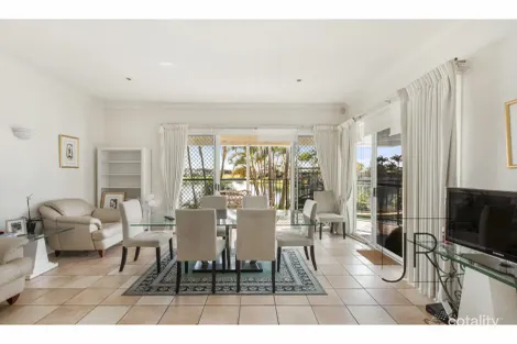 Property photo of 86 Cypress Drive Broadbeach Waters QLD 4218
