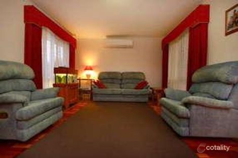 Property photo of 11 Jamie Close Cranbourne VIC 3977